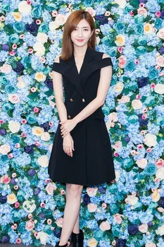 Runway 2019 spring new party women's fashion commuter wild self-cultivation strapless suit collar vest dress high quality
Runway 2019 spring new party women's fashion commuter wild self-cultivation strapless suit collar vest dress high quality
