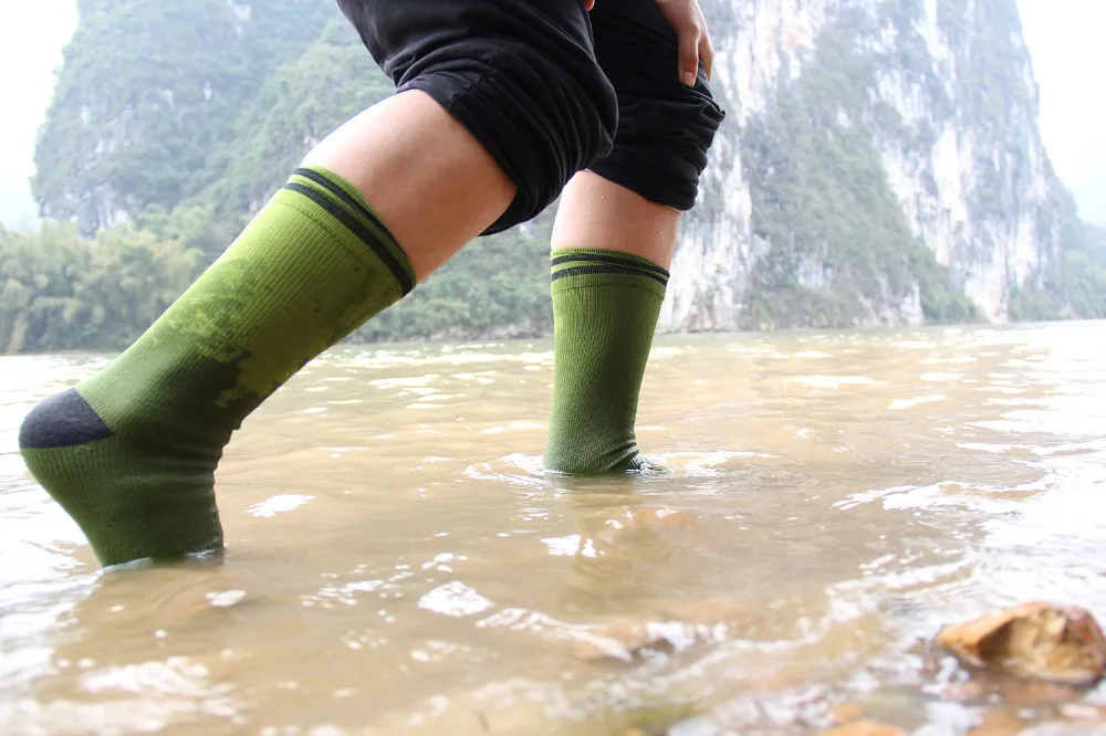 Outdoor Waterproof Hiking Socks Merino Wool Socks Warm Comfortable, Breathable In the fashion socks ski mountain biking
Outdoor Waterproof Hiking Socks Merino Wool Socks Warm Comfortable, Breathable In the fashion socks ski mountain biking