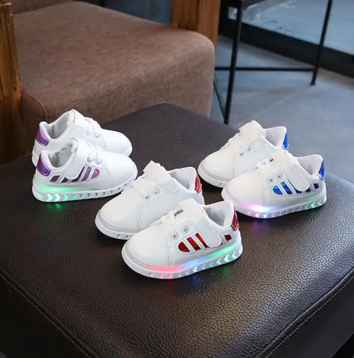 2019 new style children light flashing shoes boys girls mesh breathable sports shoes baby luminous led lighted fashion sneakers
2019 new style children light flashing shoes boys girls mesh breathable sports shoes baby luminous led lighted fashion sneakers