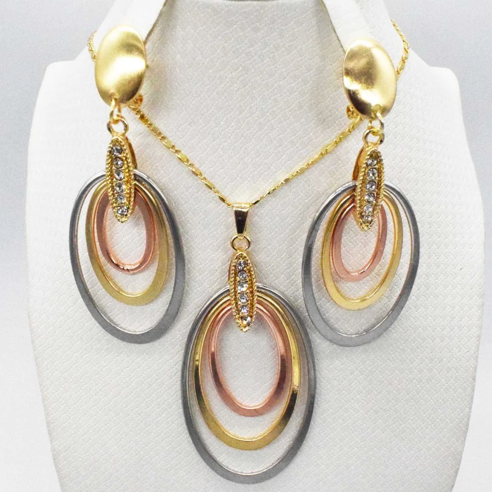 HOT Fashion wedding Dubai Africa Nigeria African Jewelry set gold-color necklace Earrings romantic woman Bridal Jewelry Sets
HOT Fashion wedding Dubai Africa Nigeria African Jewelry set gold-color necklace Earrings romantic woman Bridal Jewelry Sets