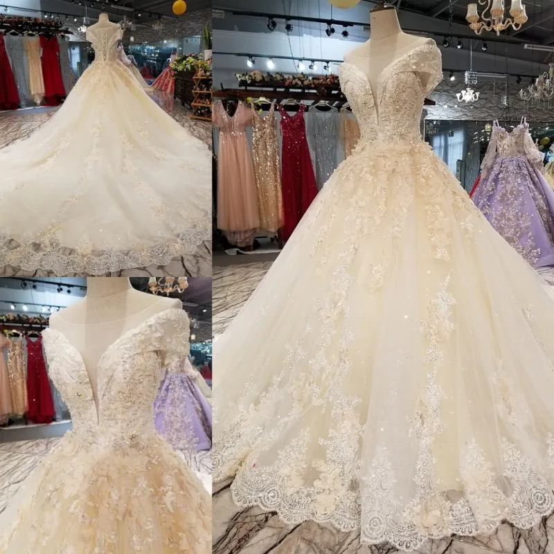 New Arrival V Neck Wedding Gown vestido de noiva Custom Made Lace Up Wedding Dresses 2021 QUEEN BRIDAL robe de mariee WD61
New Arrival V Neck Wedding Gown vestido de noiva Custom Made Lace Up Wedding Dresses 2021 QUEEN BRIDAL robe de mariee WD61