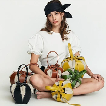 Bags for women handbag designer Summer new MINI high-end niche personalized hand bag Color matching flower bag portable lantern
Bags for women handbag designer Summer new MINI high-end niche personalized hand bag Color matching flower bag portable lantern