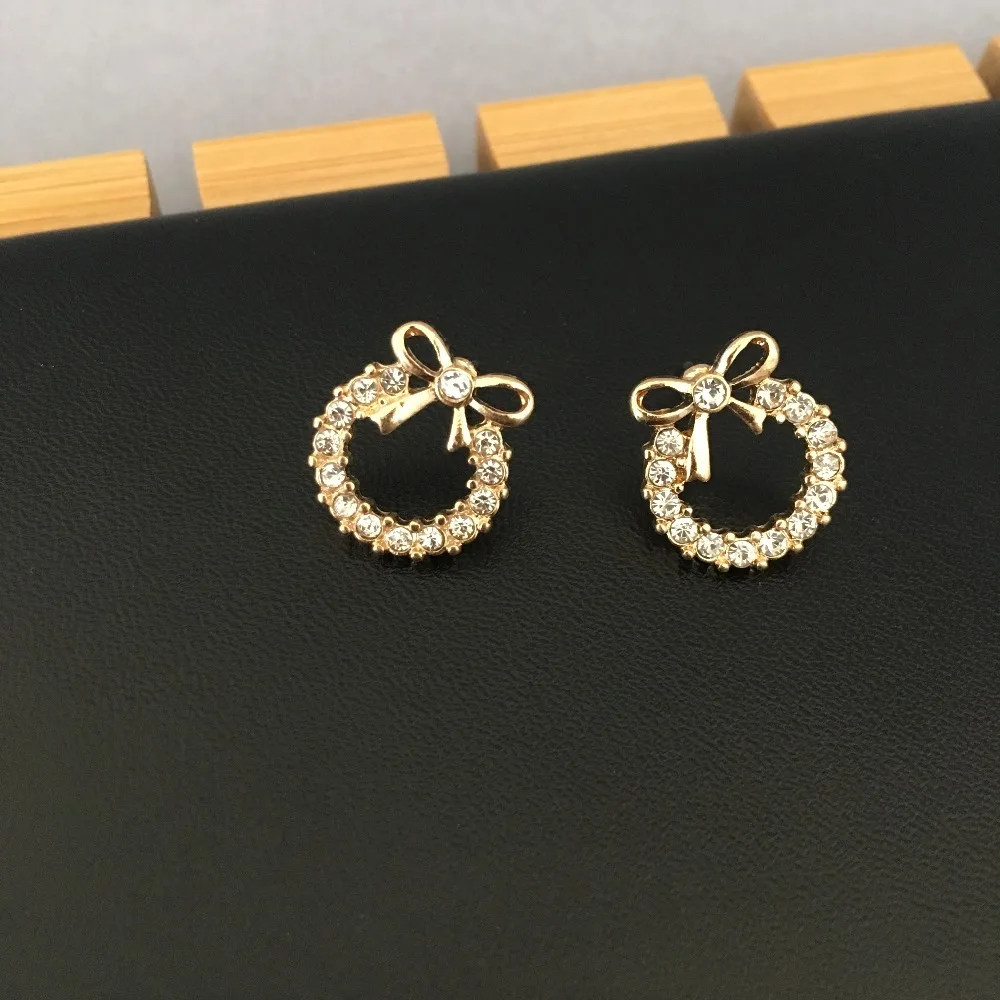 FASHION JEWELRY GOLD COLOR CLEAR STONE PAVING ROUND WITH RIBBON STUD EARRINGS FOR WOMEN GIRL
FASHION JEWELRY GOLD COLOR CLEAR STONE PAVING ROUND WITH RIBBON STUD EARRINGS FOR WOMEN GIRL