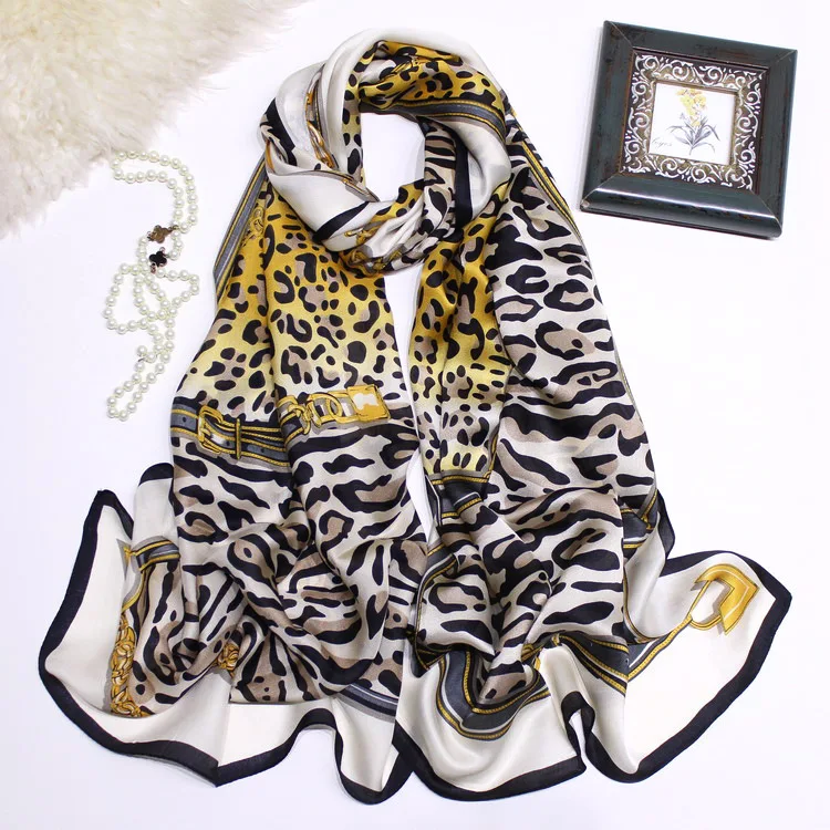 Leopard Grain Chain Silk Scarf Fashion Neck Wear Scarfs Luxurious Fabrics Pashmina Women's Scarves Elegant Wraps ZSCJ29
Leopard Grain Chain Silk Scarf Fashion Neck Wear Scarfs Luxurious Fabrics Pashmina Women's Scarves Elegant Wraps ZSCJ29