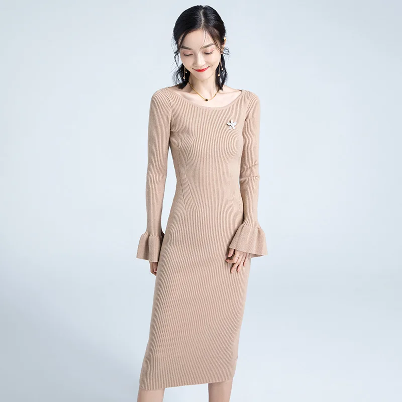 Autumn And Winter stylish flare sleeve Solid Color Sweater dress Woman Pullover Knitting Rendering Package Buttocks Dress c137
Autumn And Winter stylish flare sleeve Solid Color Sweater dress Woman Pullover Knitting Rendering Package Buttocks Dress c137