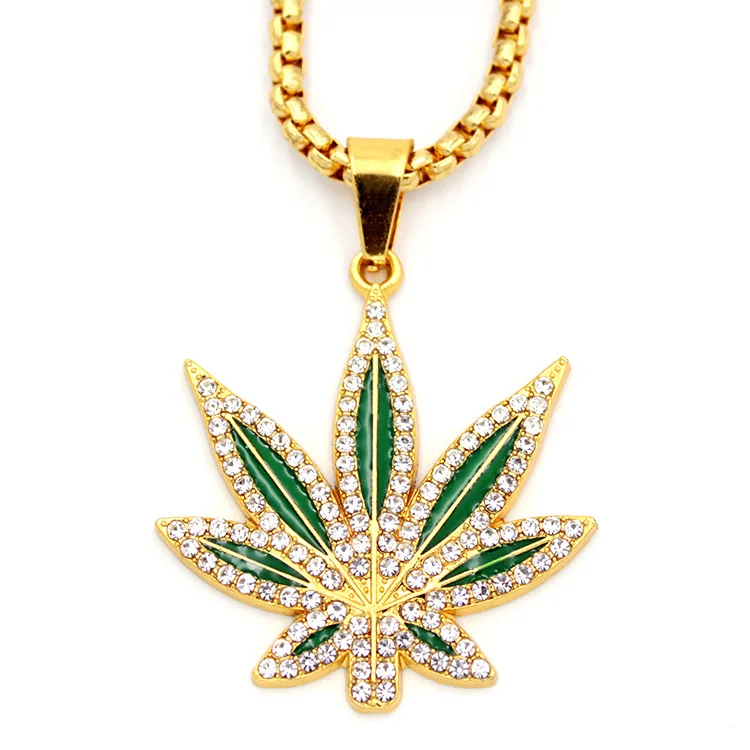 Iced Out Crystal Weed Leaf Piece Pendant Hip Hop American Star Popular Necklace Golden Chain Bling DJ Style Gold Metal Maple
Iced Out Crystal Weed Leaf Piece Pendant Hip Hop American Star Popular Necklace Golden Chain Bling DJ Style Gold Metal Maple