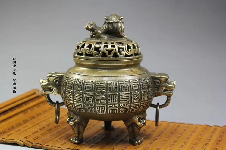 Antique bronze Pure Copper Old Brass smoked incense burner sandalwood, sweet fume furnace festive supplies religious buddhist
Antique bronze Pure Copper Old Brass smoked incense burner sandalwood, sweet fume furnace festive supplies religious buddhist