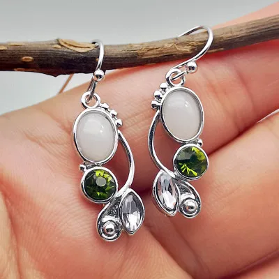 Vintage White Moonstone Long Drop Earrings For Women White Green Zircon Crystal Earrings boucle d'oreille femme 2019 Z3E757
Vintage White Moonstone Long Drop Earrings For Women White Green Zircon Crystal Earrings boucle d'oreille femme 2019 Z3E757