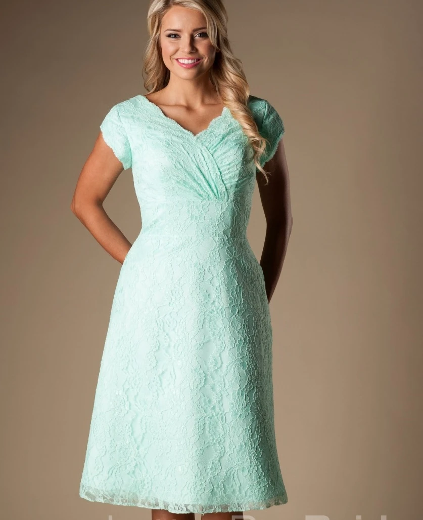 

Mint Lace Short Modest Bridesmaid Dresses With Cap Sleeves V Neck A-line Knee Length Vintage Informal Maid of Honor Gowns Custom