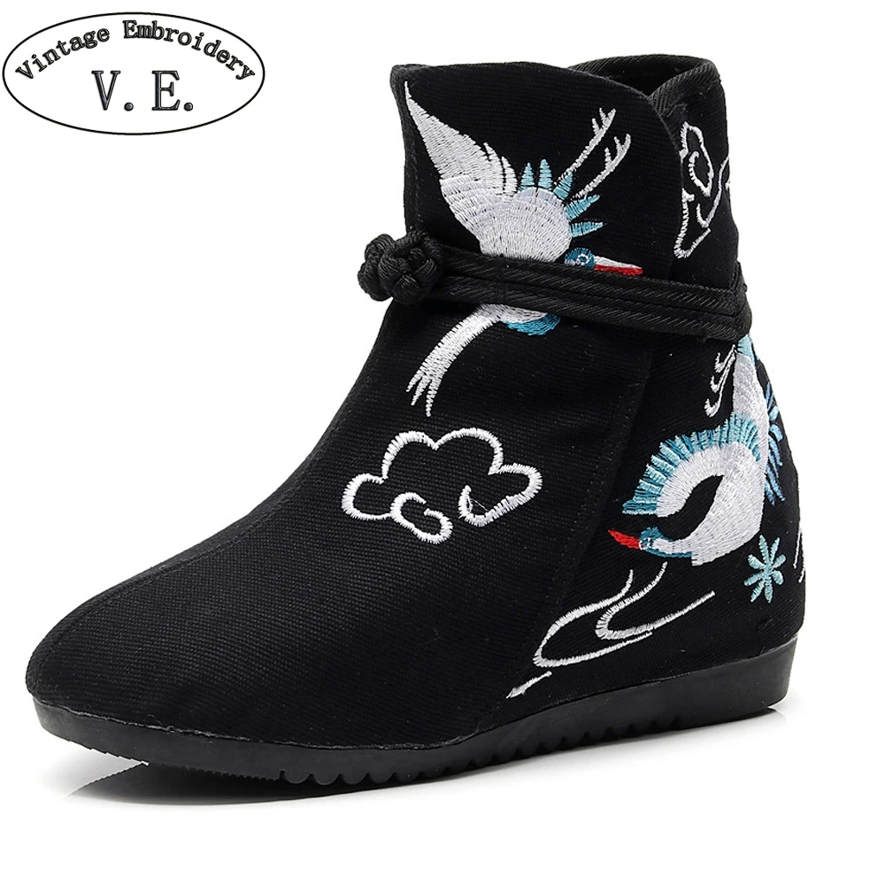 Suede Women Crane Embroidered Short Ankle Boots Hidden Wedge Vintage Winter Ladies Comfort Soft Cotton Booties Shoes
Suede Women Crane Embroidered Short Ankle Boots Hidden Wedge Vintage Winter Ladies Comfort Soft Cotton Booties Shoes