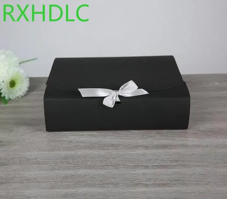 31*25.5*8cm Black Paper Gift Box Package Large Kraft Cardboard Boxes T-shirt Big Carton Box 100pcs\lot Free shipping
31*25.5*8cm Black Paper Gift Box Package Large Kraft Cardboard Boxes T-shirt Big Carton Box 100pcs\lot Free shipping