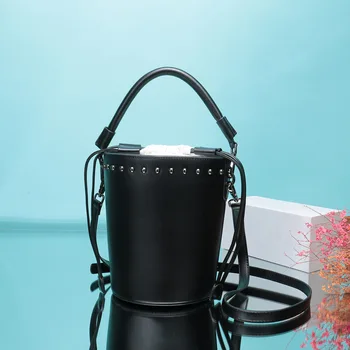 JIULIN classic European and American simple leather bag fashion bucket bag single shoulder slant bag lady hand cow purse
JIULIN classic European and American simple leather bag fashion bucket bag single shoulder slant bag lady hand cow purse