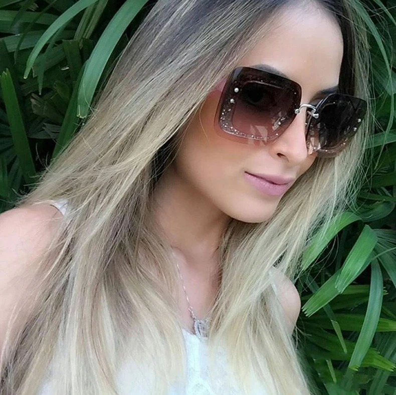 Summer Style Vintage Retro Sunglasses Women Eyewear Women Brand Designer Coating Big Frame Sunglasses With Box
Summer Style Vintage Retro Sunglasses Women Eyewear Women Brand Designer Coating Big Frame Sunglasses With Box