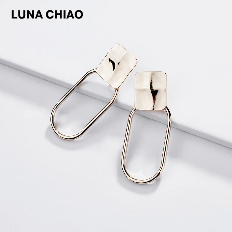 LUNA CHIAO Gold Plating Big Oval Circle Metal Drop Earrings Fashion Geometric Alloy Statement Earring for Women
LUNA CHIAO Gold Plating Big Oval Circle Metal Drop Earrings Fashion Geometric Alloy Statement Earring for Women