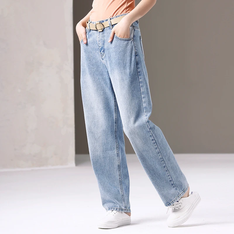 N010 Korean version of the western style with slim light blue baggy straight jean trousers
N010 Korean version of the western style with slim light blue baggy straight jean trousers