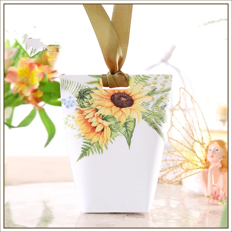 100pcs Beautiful Flower paper Gift Boxes Cake Box Wedding Favor Boxes Candy Box With Ribbon
100pcs Beautiful Flower paper Gift Boxes Cake Box Wedding Favor Boxes Candy Box With Ribbon