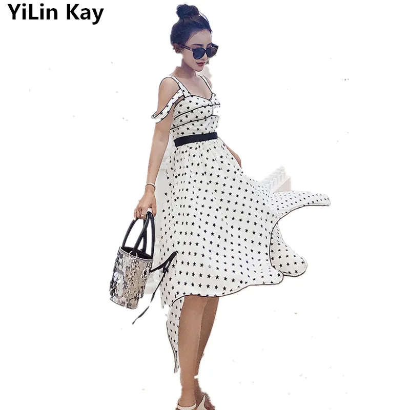 YiLin Kay 2019 High Quality Fashion Runway Designer Printed Dress V-neck Star print suspender with irregular white dress.
YiLin Kay 2019 High Quality Fashion Runway Designer Printed Dress V-neck Star print suspender with irregular white dress.