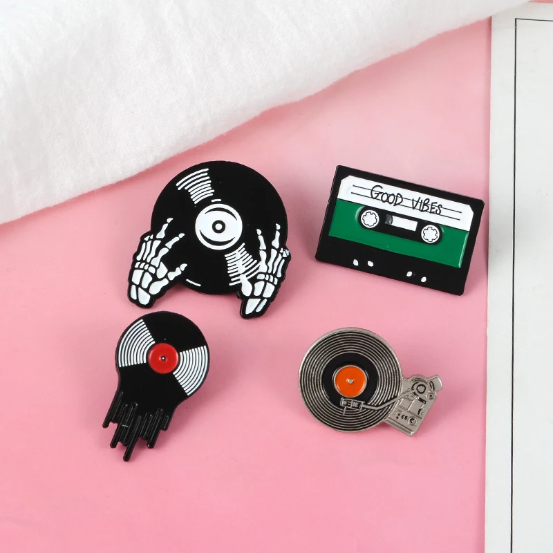 DJ Theme ! Good Vibes Black Skeleton Record Hands Phonograph Tape Buckle Badges Enamel Brooches Pin For Coat Backpack
DJ Theme ! Good Vibes Black Skeleton Record Hands Phonograph Tape Buckle Badges Enamel Brooches Pin For Coat Backpack