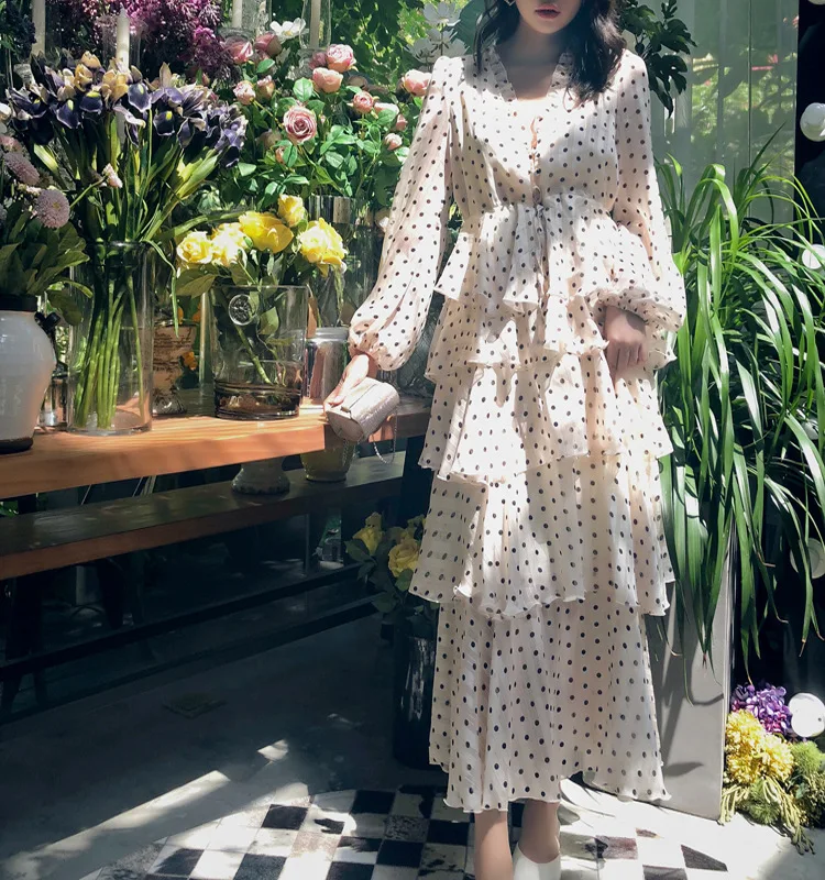 Real shooting French Retro Wave point Layer by layer Seaside vacation elegant Chiffon dress High waist V-neck cake Dress
Real shooting French Retro Wave point Layer by layer Seaside vacation elegant Chiffon dress High waist V-neck cake Dress