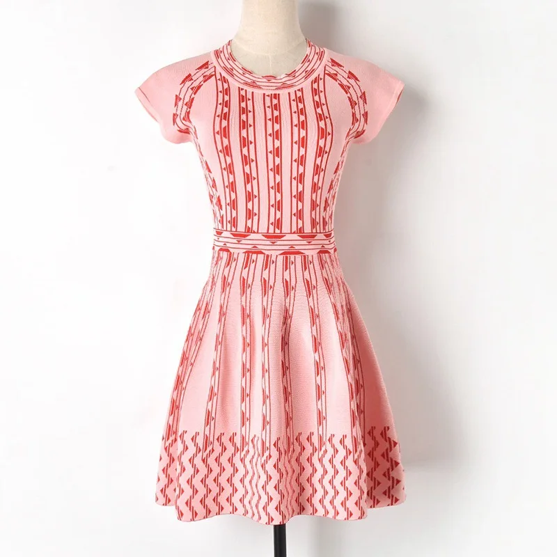 2019 New Summer Sleeveless Women Runway Designer Geometric Dress Elegant High Quality Ball Gown Dresses Patchwork Ladies Dress
2019 New Summer Sleeveless Women Runway Designer Geometric Dress Elegant High Quality Ball Gown Dresses Patchwork Ladies Dress