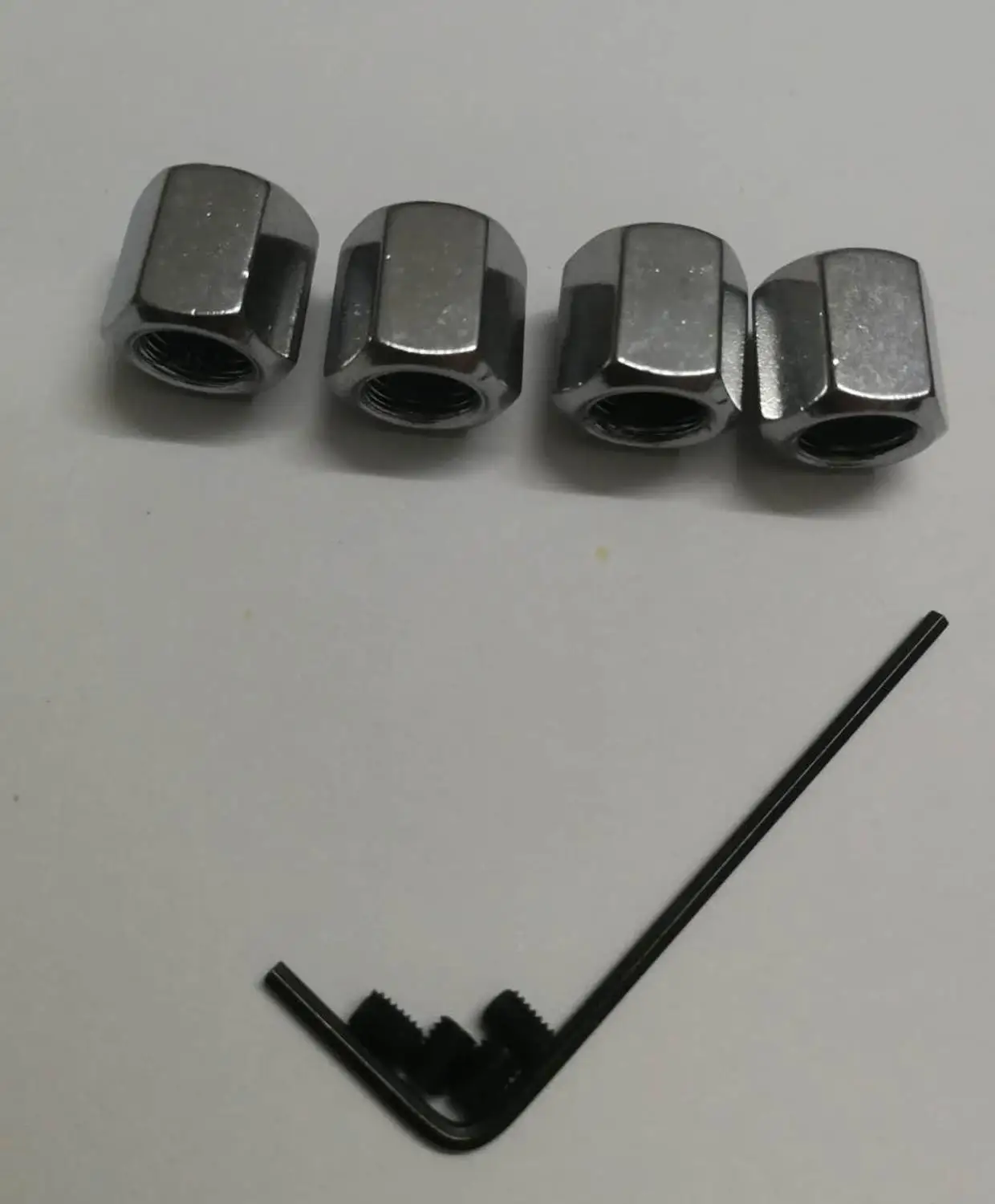 4pcs/set Metal silver R Tire Valve Caps Fit For VW Volkswage R Line Polo Passat B5 B6 Golf 4 5 6 7 T5 Accessories Good quality
4pcs/set Metal silver R Tire Valve Caps Fit For VW Volkswage R Line Polo Passat B5 B6 Golf 4 5 6 7 T5 Accessories Good quality