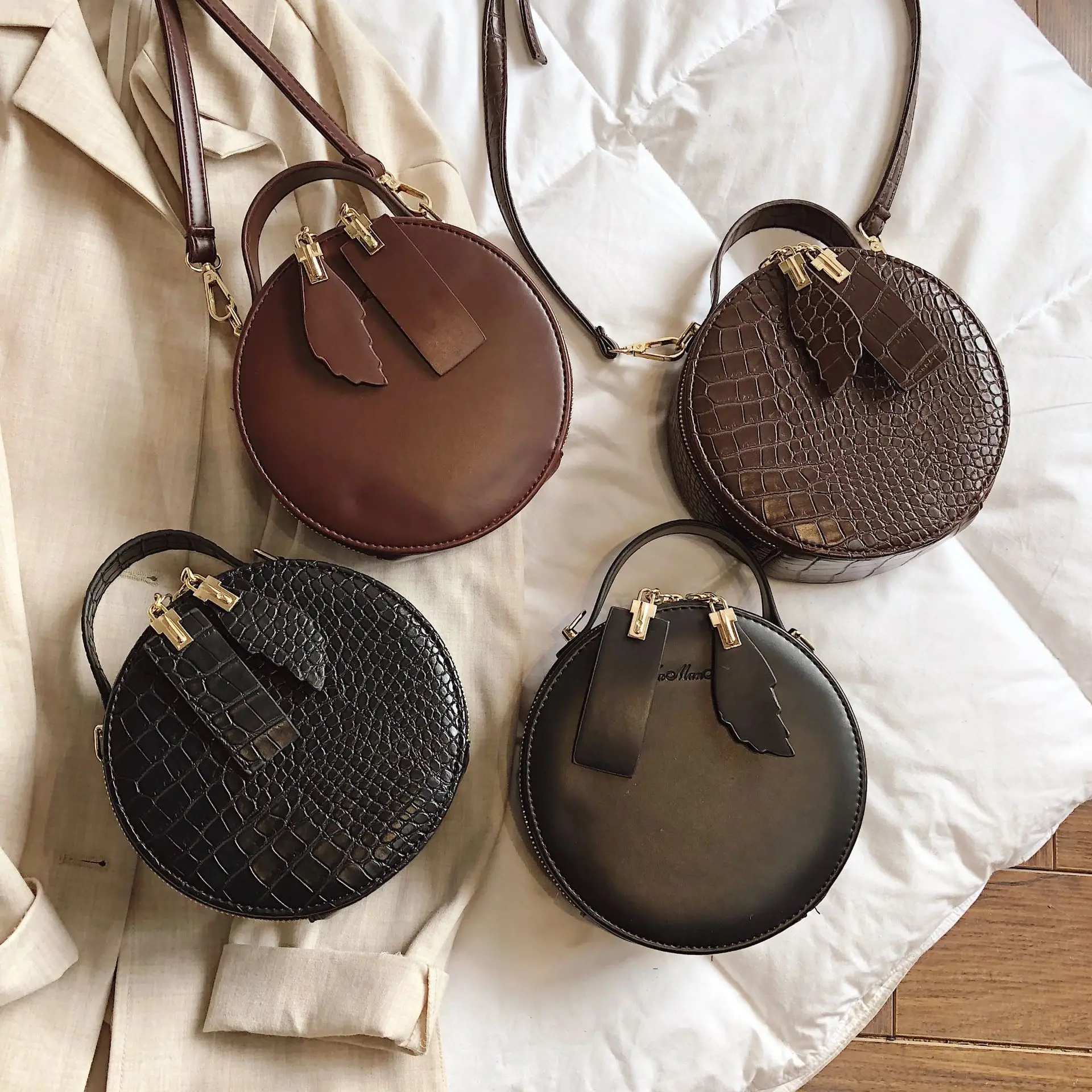 New Fashion Crocodile Crossbody Bag Fashion Pu Leather Retro Shoulder Small Round Bag Women Bag Quality Handbag Ladie Hand Bag
New Fashion Crocodile Crossbody Bag Fashion Pu Leather Retro Shoulder Small Round Bag Women Bag Quality Handbag Ladie Hand Bag
