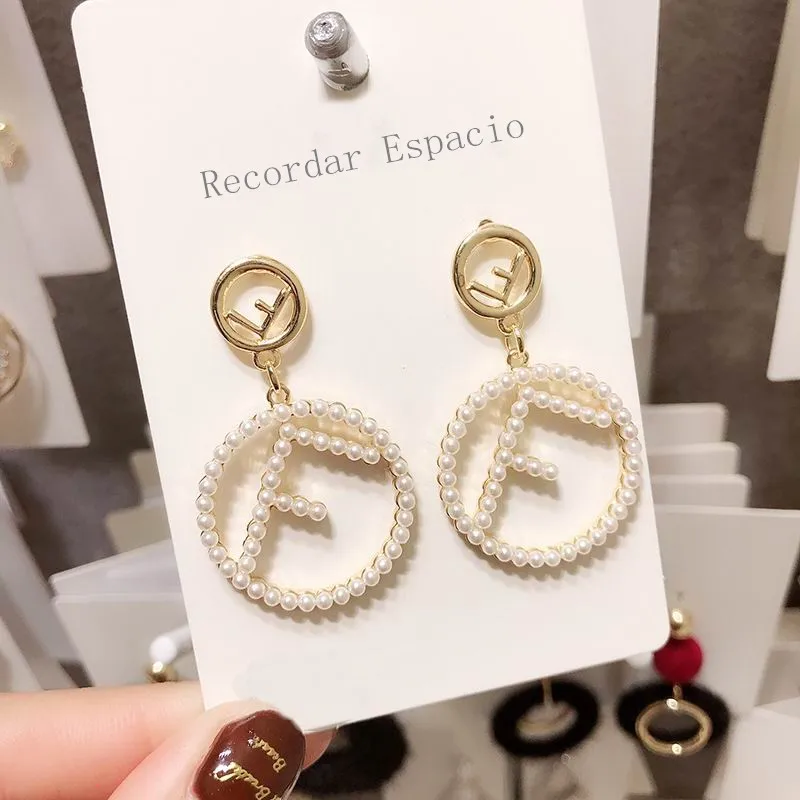 Korean New Fashion Personality English Letter Circle Statement Drop Earrings For Women Trendy Ear Jewelry Oorbellen Femme Brinco
Korean New Fashion Personality English Letter Circle Statement Drop Earrings For Women Trendy Ear Jewelry Oorbellen Femme Brinco