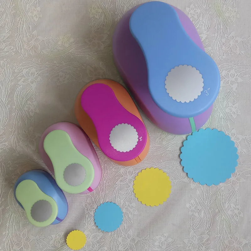 4 sizes (3",2", 1",5/8") Wave Circle craft punch set cortador de papel de scrapbook DIY paper foam Round hole punches Embossers
4 sizes (3",2", 1",5/8") Wave Circle craft punch set cortador de papel de scrapbook DIY paper foam Round hole punches Embossers