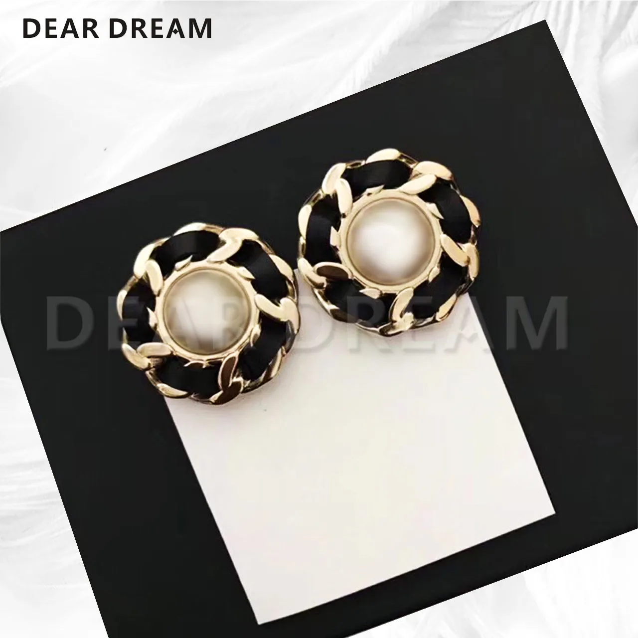 2019 New Fashion Sweet Earrings Fashion Luxury Vintage Black Leather Flower Pearl Stud Earring Jewelry Gift
2019 New Fashion Sweet Earrings Fashion Luxury Vintage Black Leather Flower Pearl Stud Earring Jewelry Gift