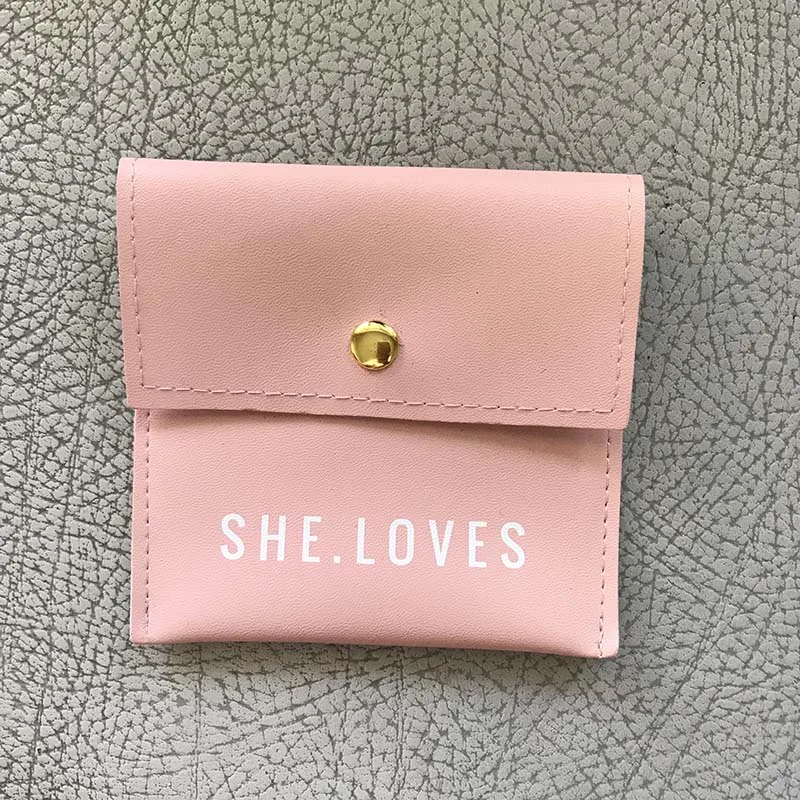 Wholesale 500pcs/lot custom Elegant pink PU leather envelop flap bag printed with logo button close packaging gift jewelry pouch
Wholesale 500pcs/lot custom Elegant pink PU leather envelop flap bag printed with logo button close packaging gift jewelry pouch