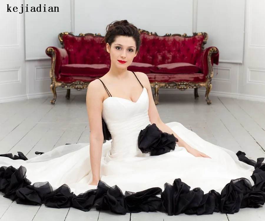 Simple Spaghetti Strap Ruffled Button Chiffon A-Line Long Train white and black wedding dresses 2019 Vestido Noiva Princess
Simple Spaghetti Strap Ruffled Button Chiffon A-Line Long Train white and black wedding dresses 2019 Vestido Noiva Princess