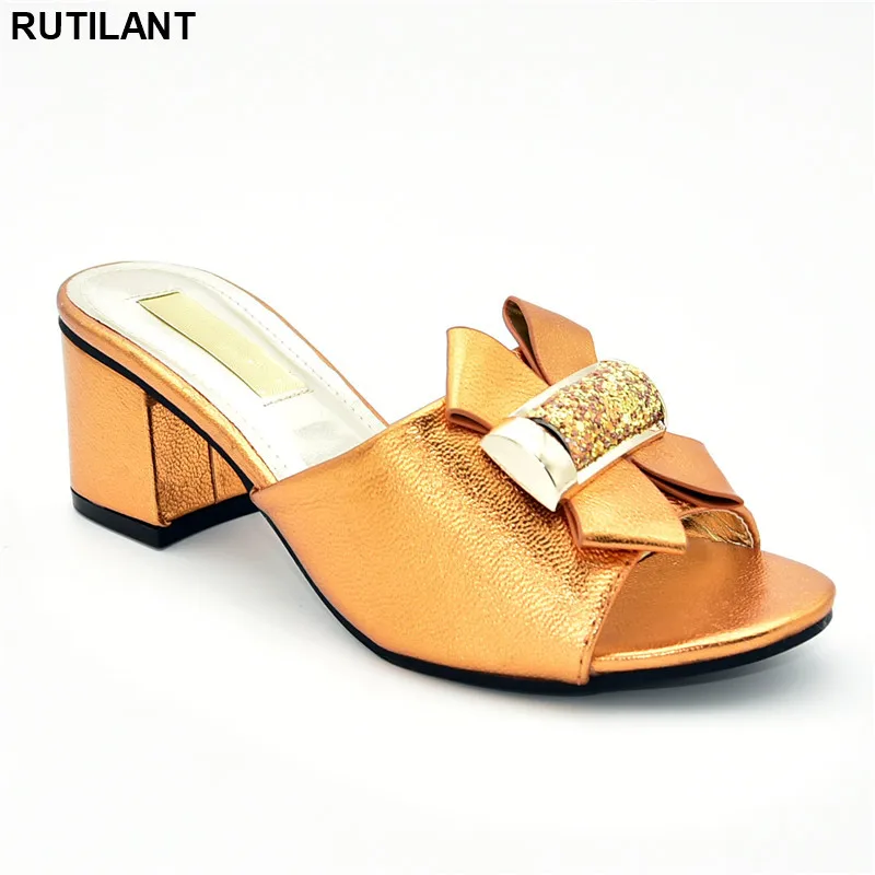 Latest Design Plus Size Shoes Women Heel Nigerian Women Party Pumps Elegant Crystal Shoes Decorated with Rhinestone Plus Size
Latest Design Plus Size Shoes Women Heel Nigerian Women Party Pumps Elegant Crystal Shoes Decorated with Rhinestone Plus Size