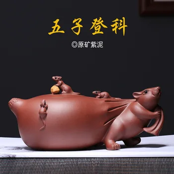 Creative Yixing Purple clay pot Teaware Ore Mine Purple Mud Wuzi Dengke Pot Folk Artists Hand-made High-grade Teapot Teaware
Creative Yixing Purple clay pot Teaware Ore Mine Purple Mud Wuzi Dengke Pot Folk Artists Hand-made High-grade Teapot Teaware