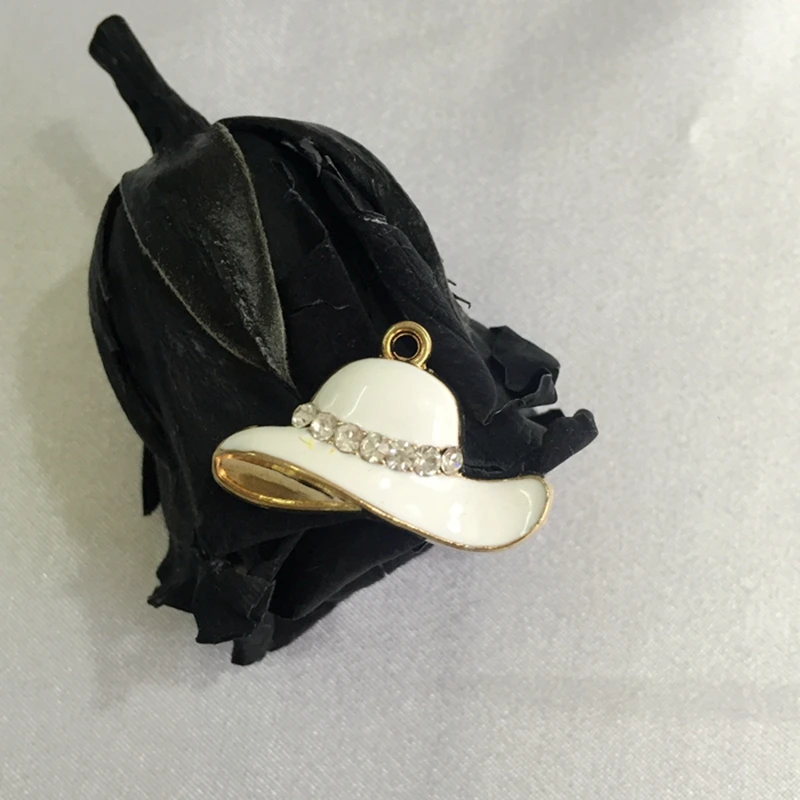 20Pcs 15*24mm " White Hat " Rhinestone & Glazing & KC Gold Alloy Charms Jewelry Pendants
20Pcs 15*24mm " White Hat " Rhinestone & Glazing & KC Gold Alloy Charms Jewelry Pendants