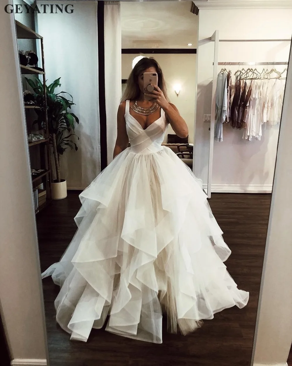 Ivory Ruffled Tulle Ball Gown Wedding Dress 2019 Elegant V-Neck Tank Straps Ruched Puffy Princess Bridal Dresses Plus Size Gowns
Ivory Ruffled Tulle Ball Gown Wedding Dress 2019 Elegant V-Neck Tank Straps Ruched Puffy Princess Bridal Dresses Plus Size Gowns