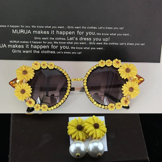 Women Baroque Designer Women Girls Rhinestone Crystal Sunglasses Retro Decor Floral Flower Sunglasses Summer Beach Glasses
Women Baroque Designer Women Girls Rhinestone Crystal Sunglasses Retro Decor Floral Flower Sunglasses Summer Beach Glasses