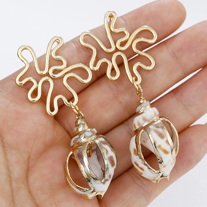 AENSOA Boho Long Shell Hollow Alloy Pendant Statement Drop Earrings Beach Jewelry Unique Design Natural Earrings For Women Gift
AENSOA Boho Long Shell Hollow Alloy Pendant Statement Drop Earrings Beach Jewelry Unique Design Natural Earrings For Women Gift