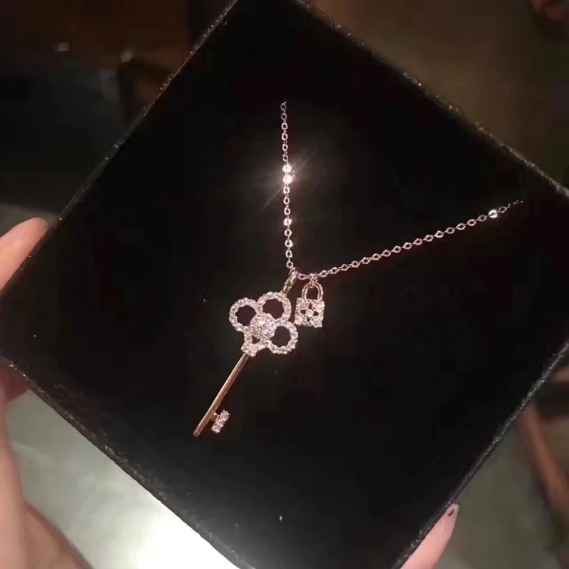 MY Hot Zircon Hollow Clover Key Collar Necklace Women Wedding All Match Lock Key Zircon 925 Sterling Silver Statement Jewelry
MY Hot Zircon Hollow Clover Key Collar Necklace Women Wedding All Match Lock Key Zircon 925 Sterling Silver Statement Jewelry