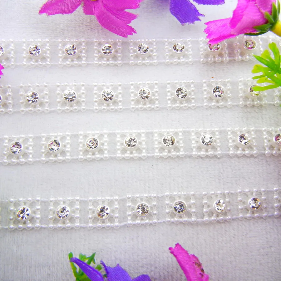 Square shape Plastic base Pearl clear Crystal rhinestone chain string banding applique Sew On glue on garments shoes diy trim 
Square shape Plastic base Pearl clear Crystal rhinestone chain string banding applique Sew On glue on garments shoes diy trim
