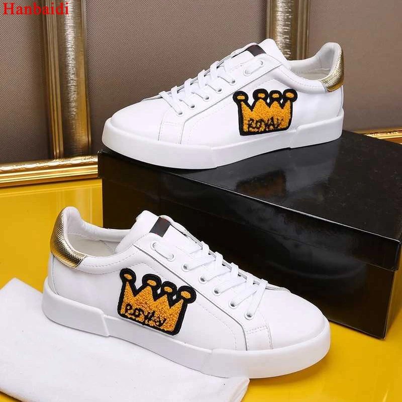Top Quality Mens Causal Shoes Luxury Design Genuine Leather Round Toe Lace Up Sneakers Runway Party Dress Flats Shoes Men 2019 
Top Quality Mens Causal Shoes Luxury Design Genuine Leather Round Toe Lace Up Sneakers Runway Party Dress Flats Shoes Men 2019