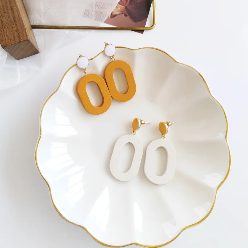 Simple Wooden Round Circle Clip Earrings light Hollow-out Elliptical Wood Oval No Ears Hole Clip Earrings Non Pierced
Simple Wooden Round Circle Clip Earrings light Hollow-out Elliptical Wood Oval No Ears Hole Clip Earrings Non Pierced