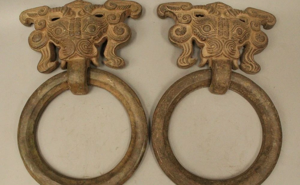 11" Old Chinese Folk Bronze Lucky elephant Head Statue Ji Xiang Door Knocker Pai
11" Old Chinese Folk Bronze Lucky elephant Head Statue Ji Xiang Door Knocker Pai
