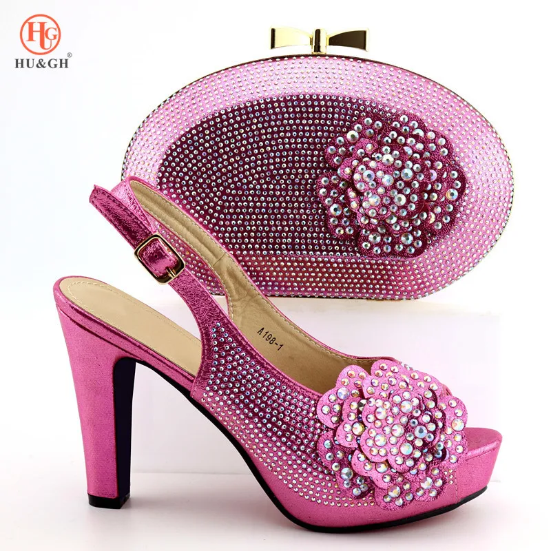 2019 uchsia Color Matching Italian Shoe and Bag African Sets Nigerian Women Wedding Shoes and Bag Set With Appliques Crystals
2019 uchsia Color Matching Italian Shoe and Bag African Sets Nigerian Women Wedding Shoes and Bag Set With Appliques Crystals