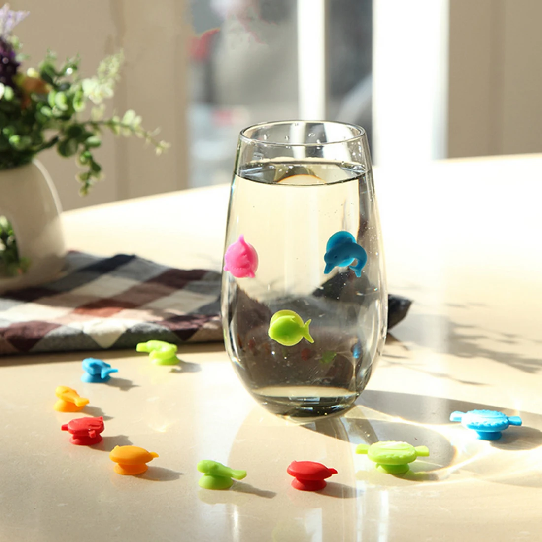 Random Color 24Pcs Fish Cup Wine Glass Silicone Label Wineglass Labels Personality Cup Marker Party Decoration Bar Tools
Random Color 24Pcs Fish Cup Wine Glass Silicone Label Wineglass Labels Personality Cup Marker Party Decoration Bar Tools