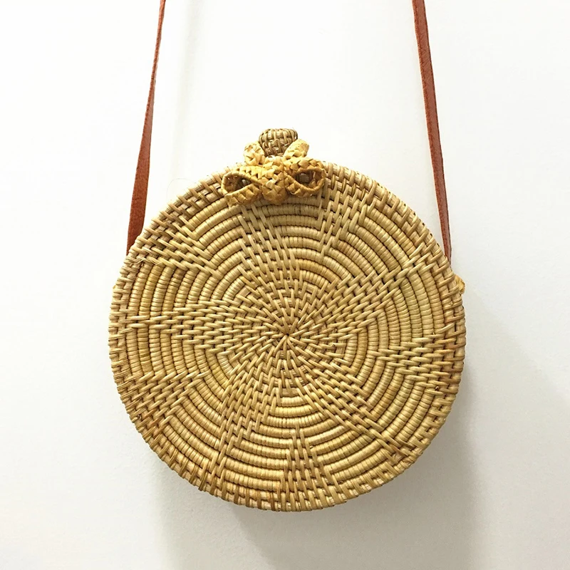 Round Straw Bag Summer Beach Bag Rattan Woven Handmade Knitted Flower Pattern Bowknot Bohemia Leather Women Shoulder Bag New
Round Straw Bag Summer Beach Bag Rattan Woven Handmade Knitted Flower Pattern Bowknot Bohemia Leather Women Shoulder Bag New