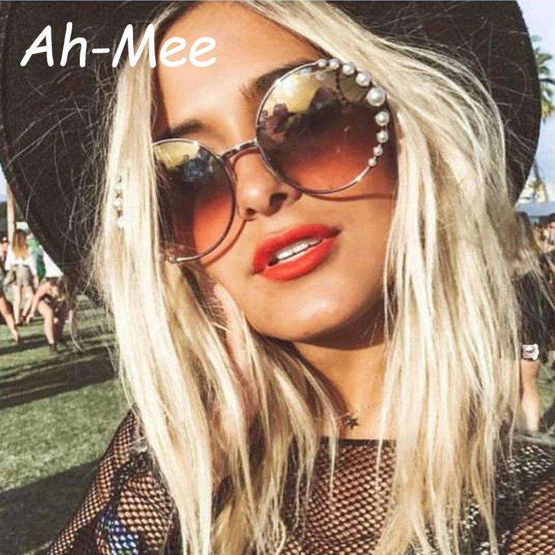 2019 Luxury Round Sunglasses Women Vintage Alloy Frame Brand Designer Big Pearls Trending Sun Glasses For Female Shades UV400
2019 Luxury Round Sunglasses Women Vintage Alloy Frame Brand Designer Big Pearls Trending Sun Glasses For Female Shades UV400