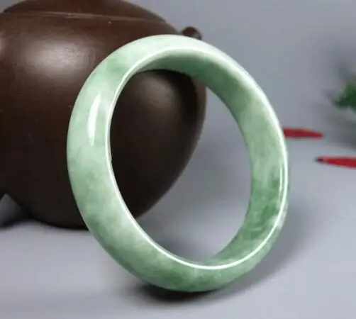 Natural authentic A goods jade color jade bracelet female models Guizhou Cui light green floating flowers
Natural authentic A goods jade color jade bracelet female models Guizhou Cui light green floating flowers