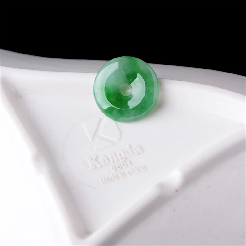 Jade pendant peace buckle Hand carved Size 16.9*3.5 MM Accompanied by a certificate 19040712 And lanyard
Jade pendant peace buckle Hand carved Size 16.9*3.5 MM Accompanied by a certificate 19040712 And lanyard