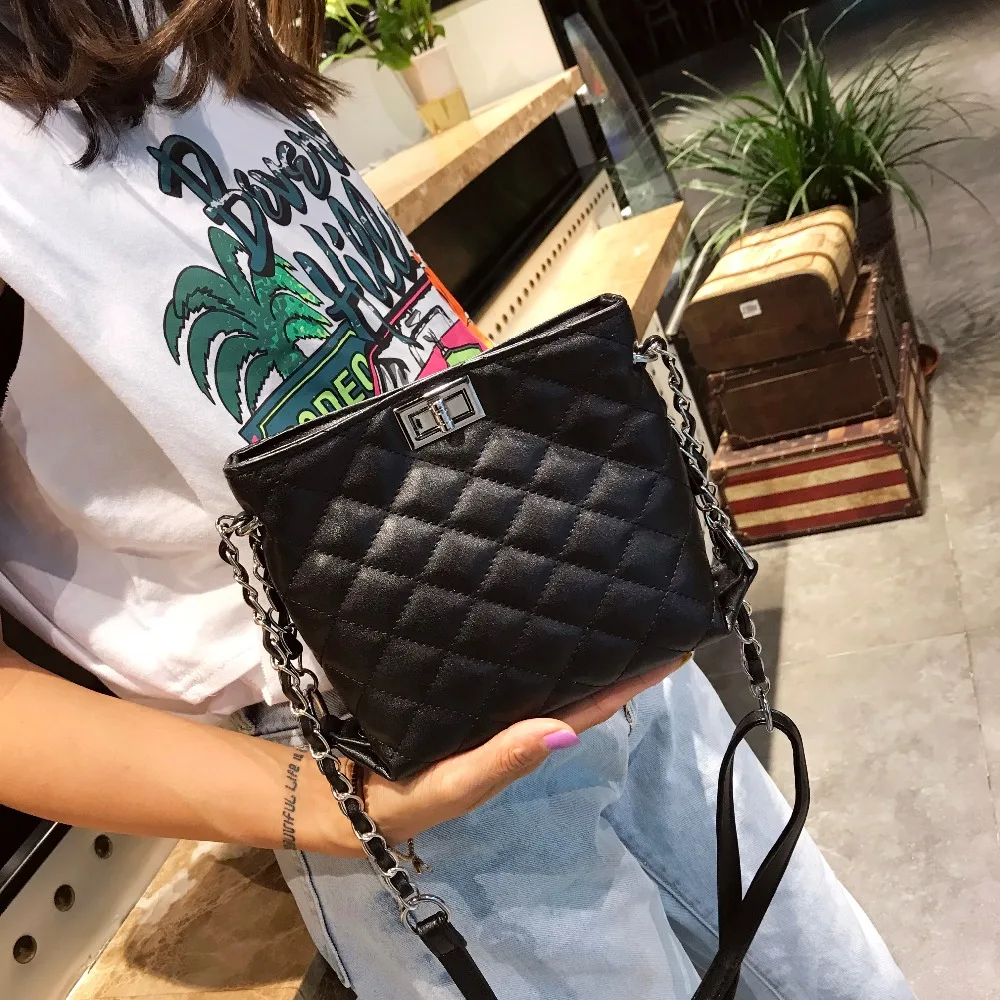 2019 Fashion Designer Women Sequined Chain Messenger Bag Diamond lattice Crossbody Shoulder Bags Lady Serpentine ladies bags
2019 Fashion Designer Women Sequined Chain Messenger Bag Diamond lattice Crossbody Shoulder Bags Lady Serpentine ladies bags