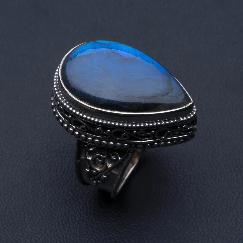 Natural Blue Fire Labradorite Vintage 925 Sterling Silver Ring, US Size 7.25 R3587
Natural Blue Fire Labradorite Vintage 925 Sterling Silver Ring, US Size 7.25 R3587